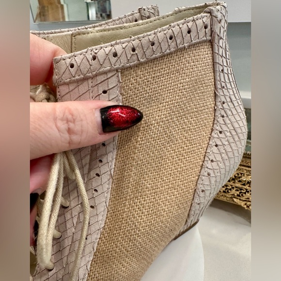 Elizabeth and James - Leather/Linen Open Front Lace-Up Wedge Heel - EUC 6 1/2 - Picture 10 of 15